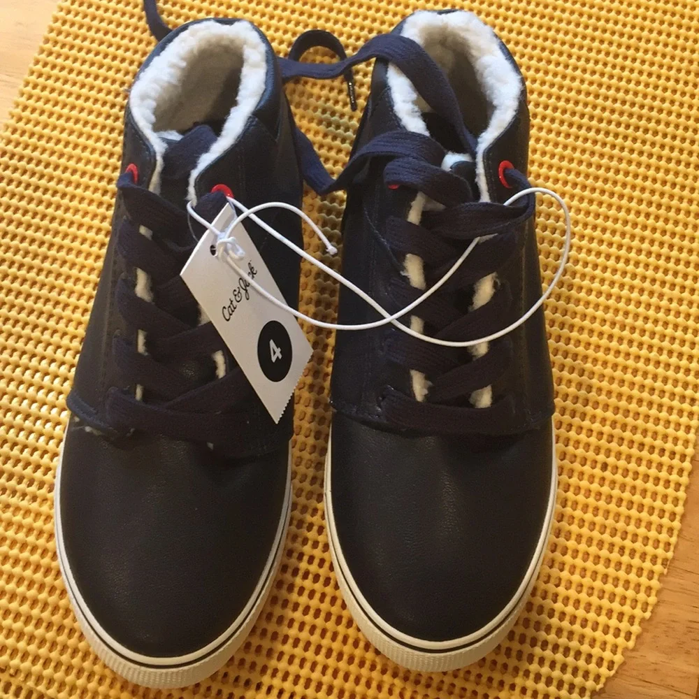 Boys Navy blue winter Shoes size 4 NWT school shoes